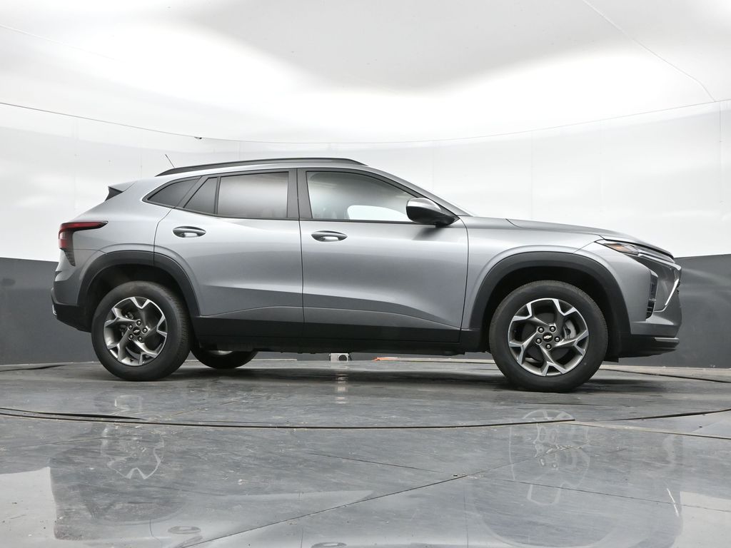 2025 Chevrolet Trax LT - Photo 40