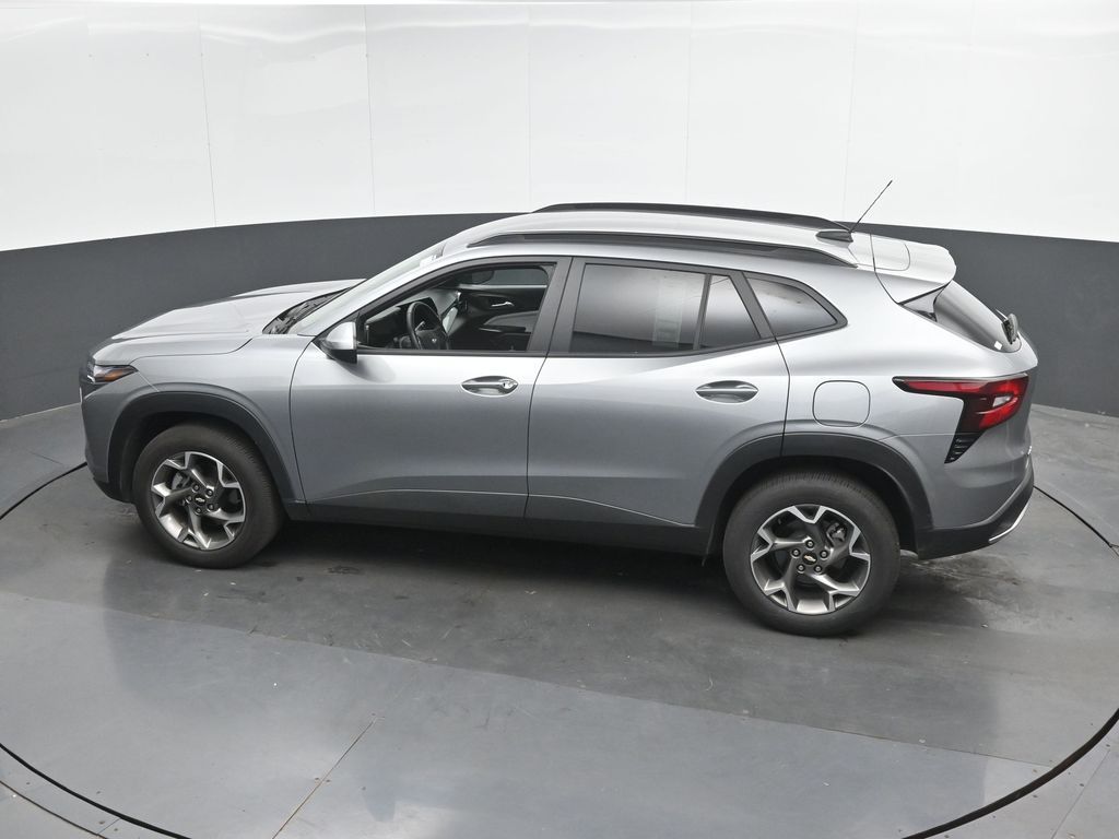 2025 Chevrolet Trax LT - Photo 35