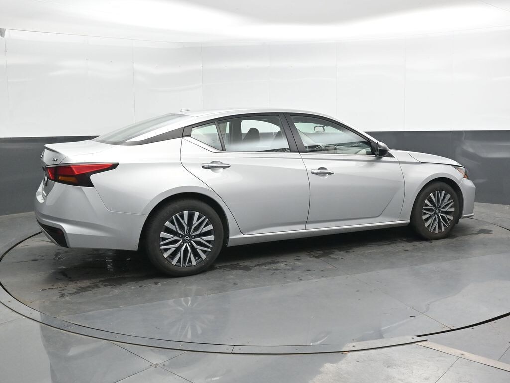 Used 2024 Nissan Altima 2.5 SV Sedan