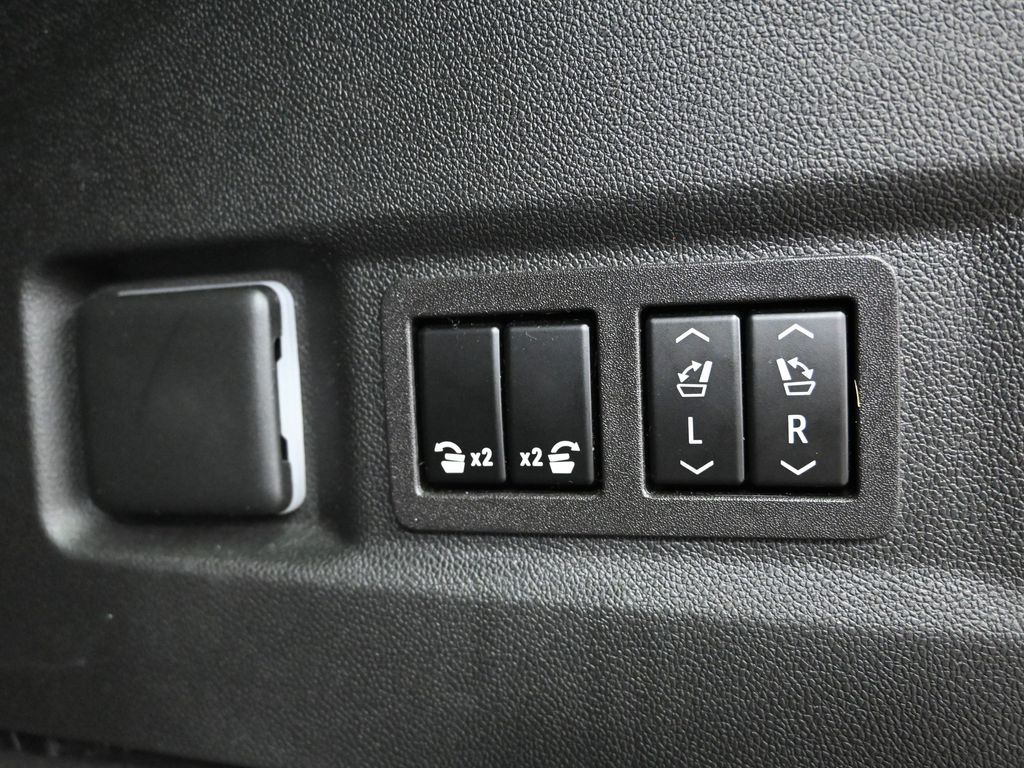 2023 Chevrolet Tahoe Premier - Photo 18