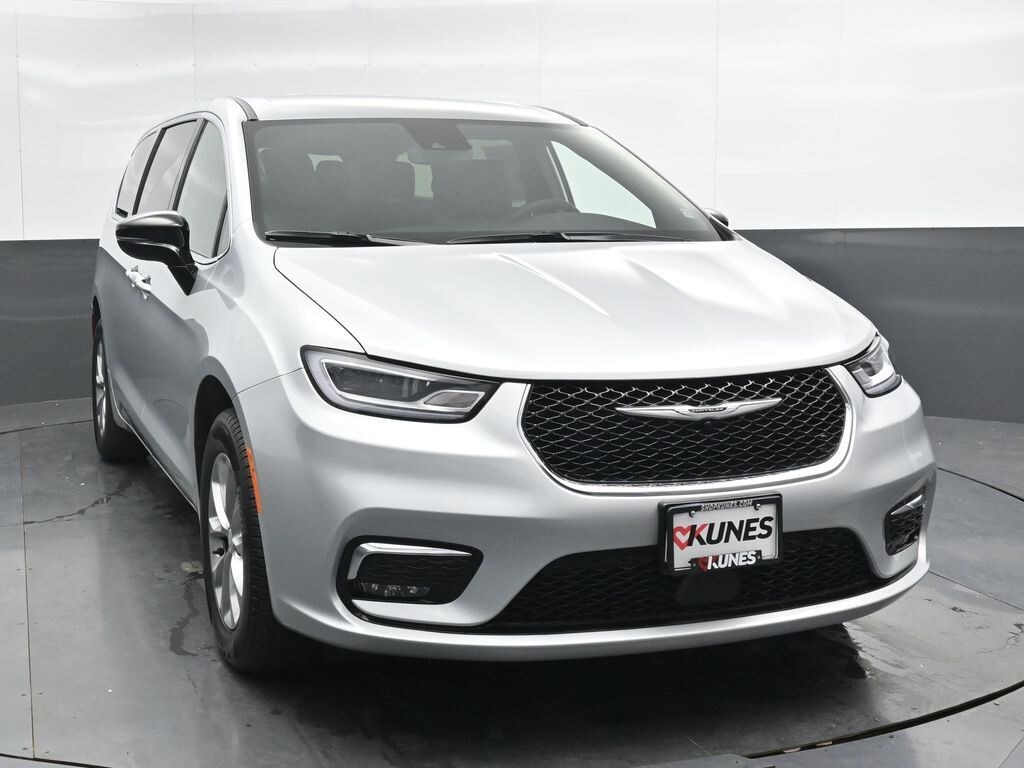 New 2026 Chrysler Pacifica Select Passenger Van