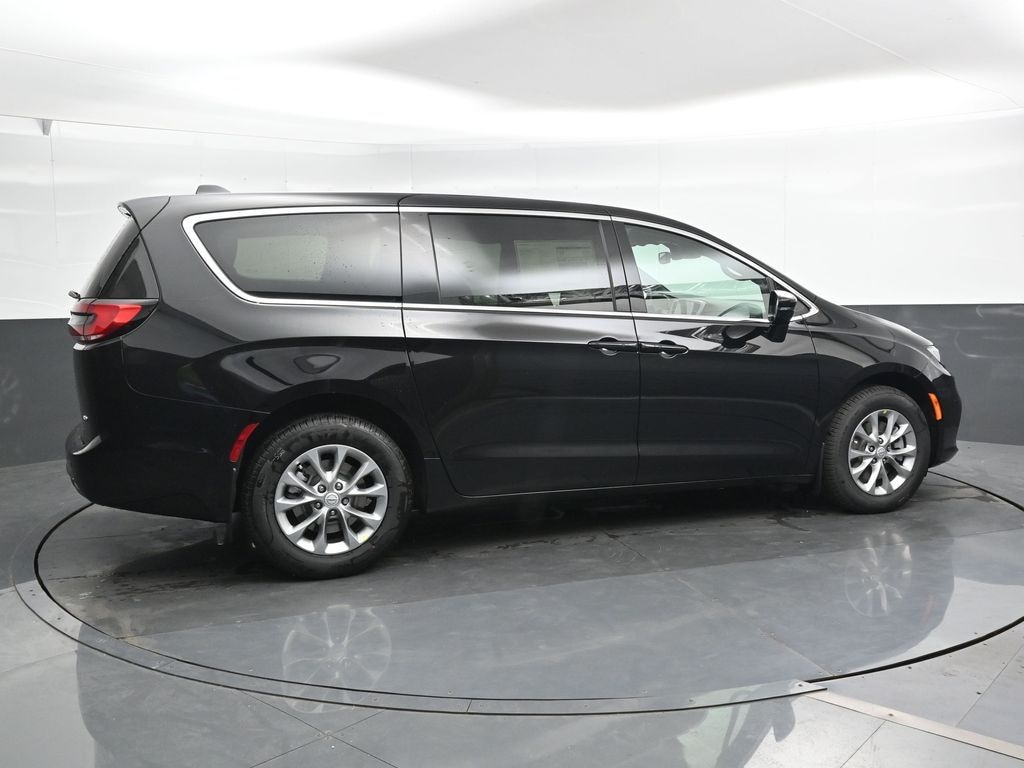 New 2026 Chrysler Pacifica Select Passenger Van