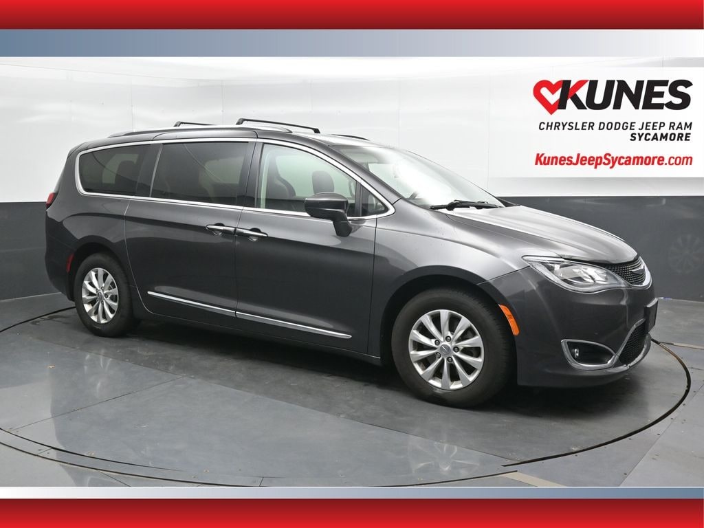 Used 2018 Chrysler Pacifica Touring L Minivan/Van
