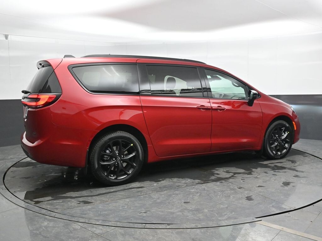 New 2026 Chrysler Pacifica Select Passenger Van