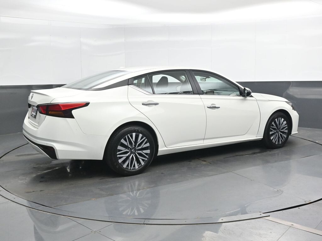 Used 2025 Nissan Altima 2.5 SV Sedan