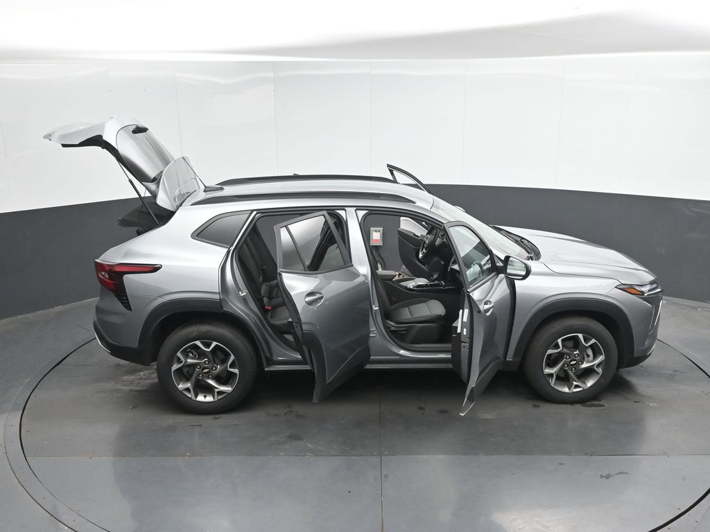 2025 Chevrolet Trax LT - Photo 48