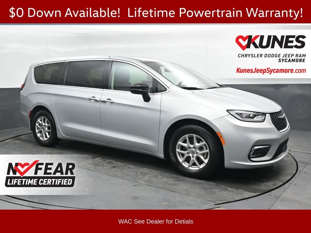 Used 2024 Chrysler Pacifica Touring L Minivan/Van