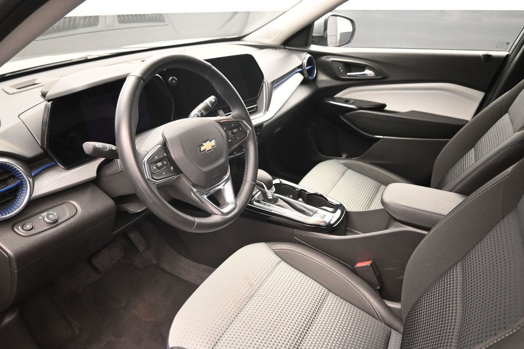 2025 Chevrolet Trax LT - Photo 18