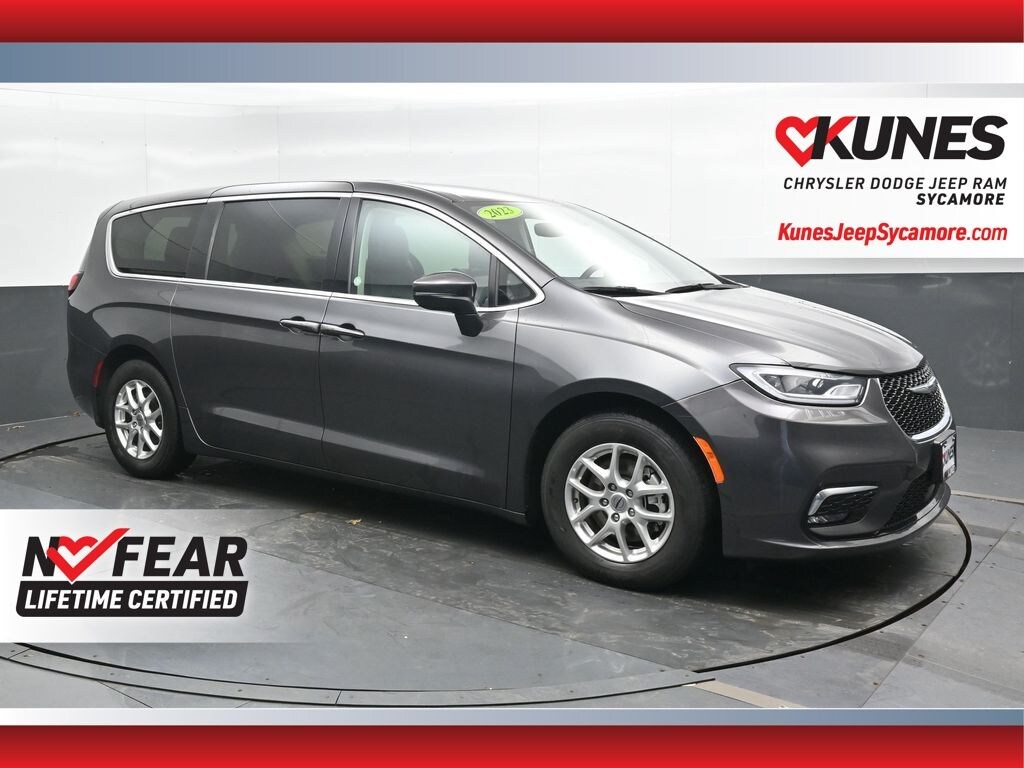 Used 2023 Chrysler Pacifica Touring L Minivan/Van