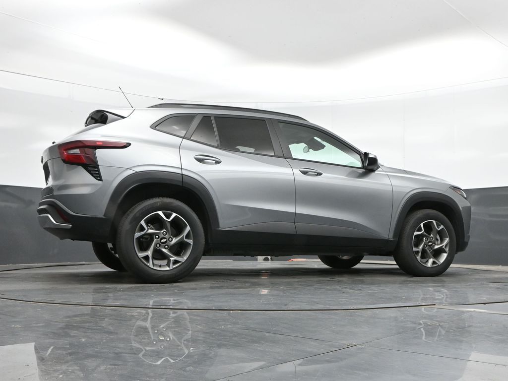 2025 Chevrolet Trax LT - Photo 38