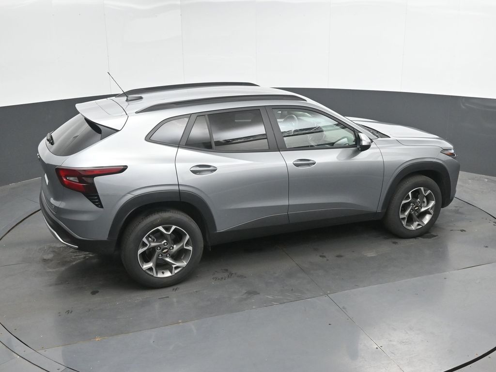 2025 Chevrolet Trax LT - Photo 29