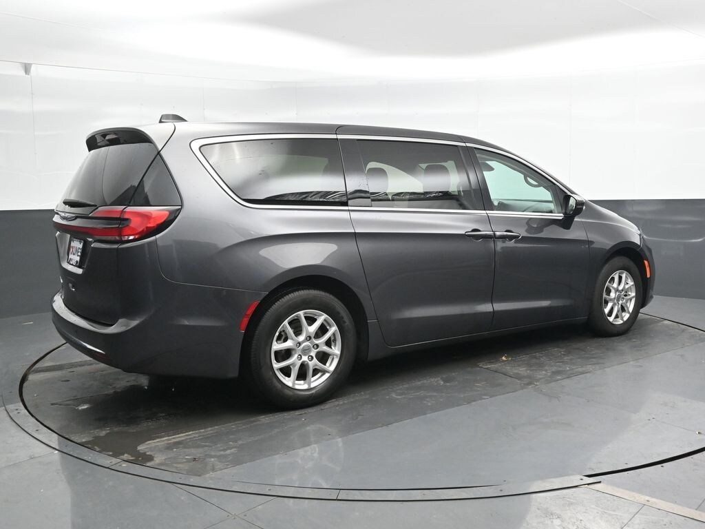 Used 2023 Chrysler Pacifica Touring L Minivan/Van