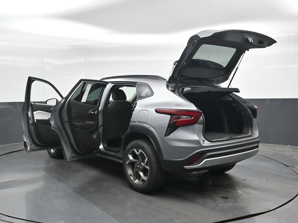 2025 Chevrolet Trax LT - Photo 47