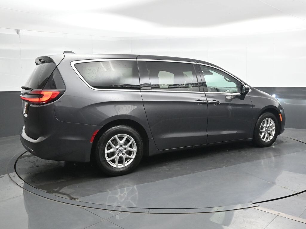 Used 2023 Chrysler Pacifica Touring L Minivan/Van