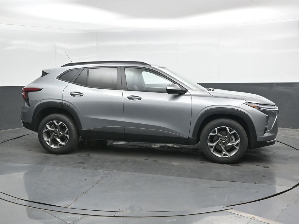 Used 2025 Chevrolet Trax LT SUV