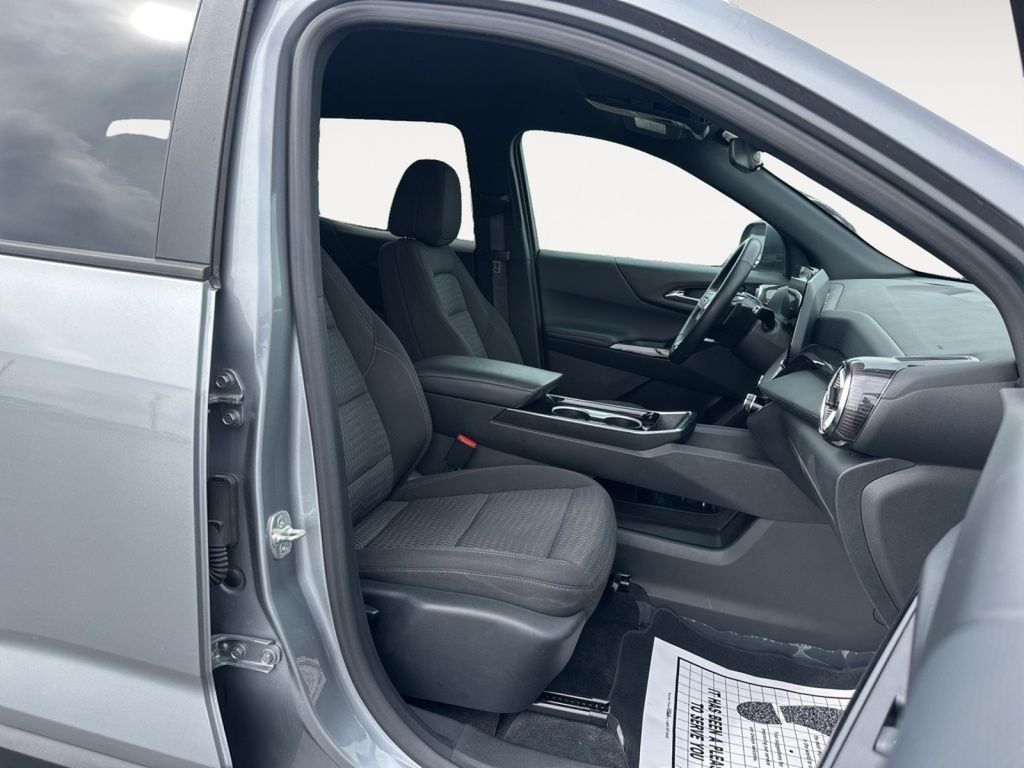 2025 Chevrolet Equinox LT - Photo 27