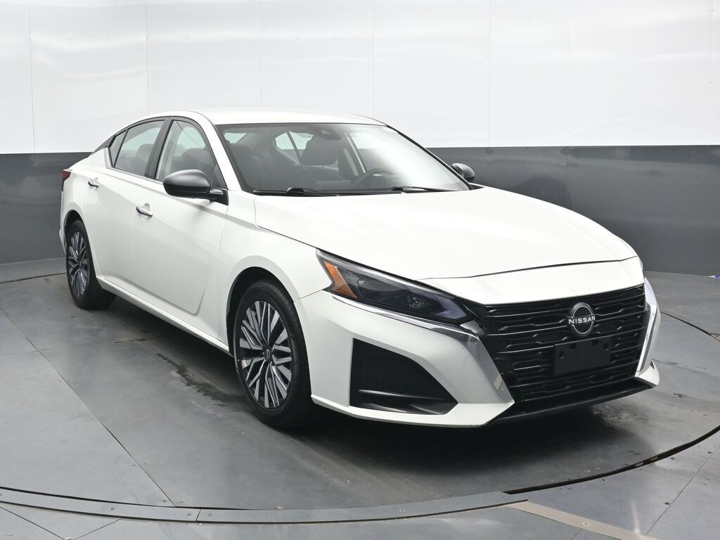 Used 2025 Nissan Altima 2.5 SV Sedan
