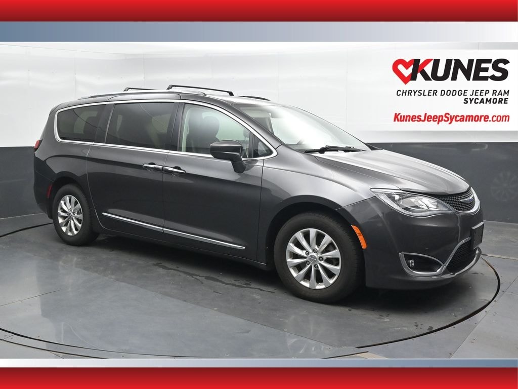 Used 2018 Chrysler Pacifica Touring L Minivan/Van