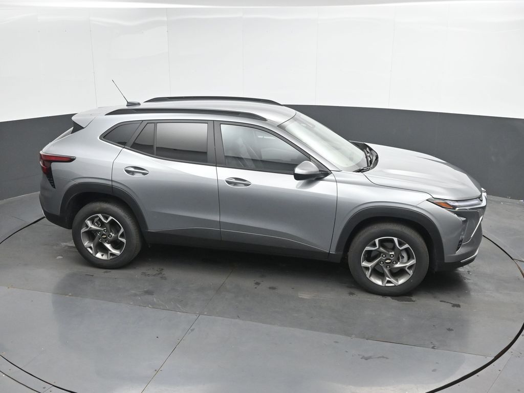 2025 Chevrolet Trax LT - Photo 30