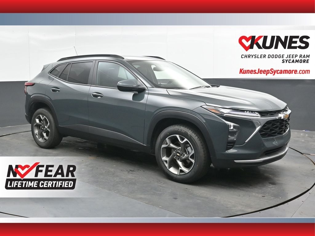 Used 2025 Chevrolet Trax LT SUV