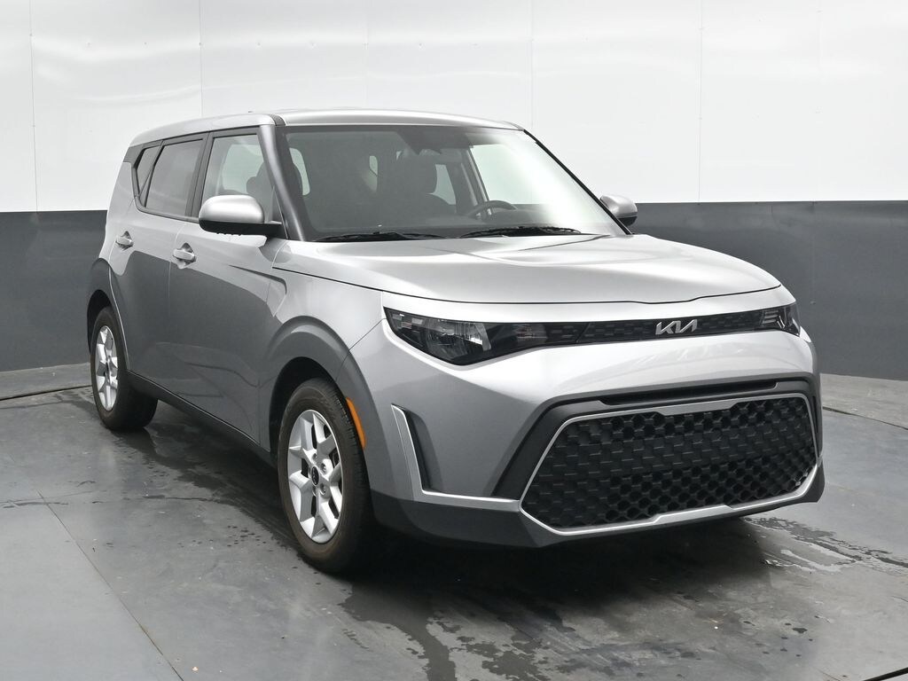Used 2025 Kia Soul LX Hatchback
