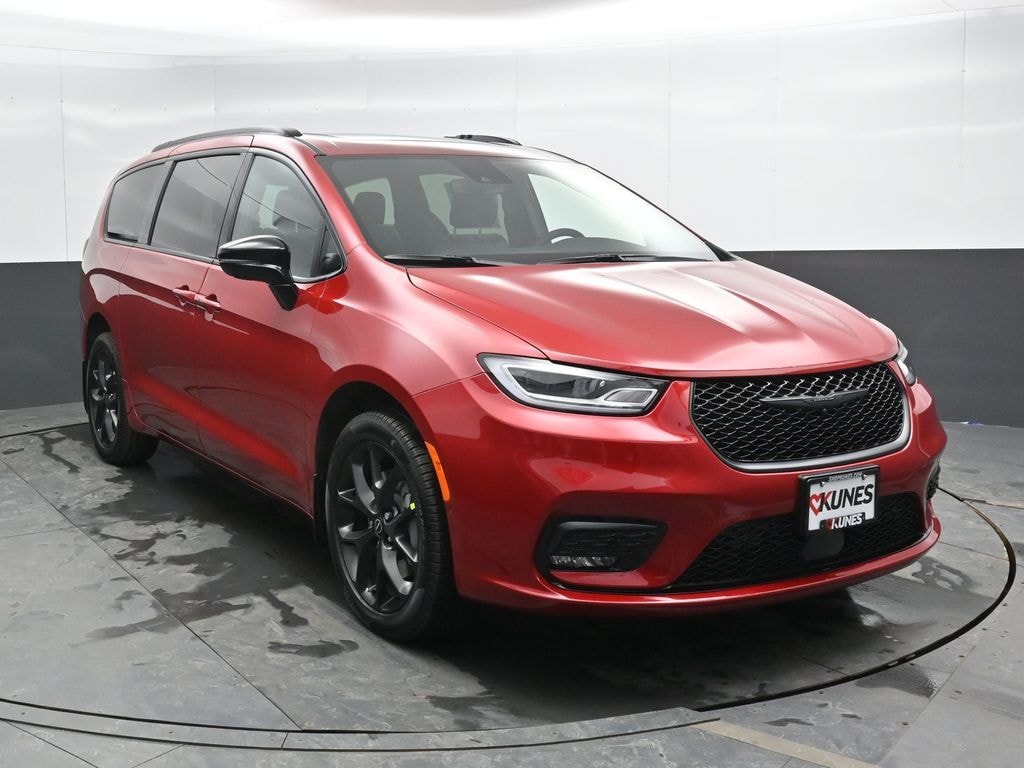 New 2026 Chrysler Pacifica Select Passenger Van