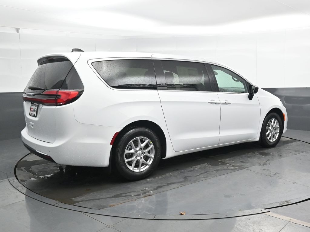 New 2026 Chrysler Pacifica Select Passenger Van