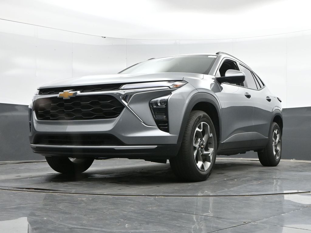 2025 Chevrolet Trax LT - Photo 42