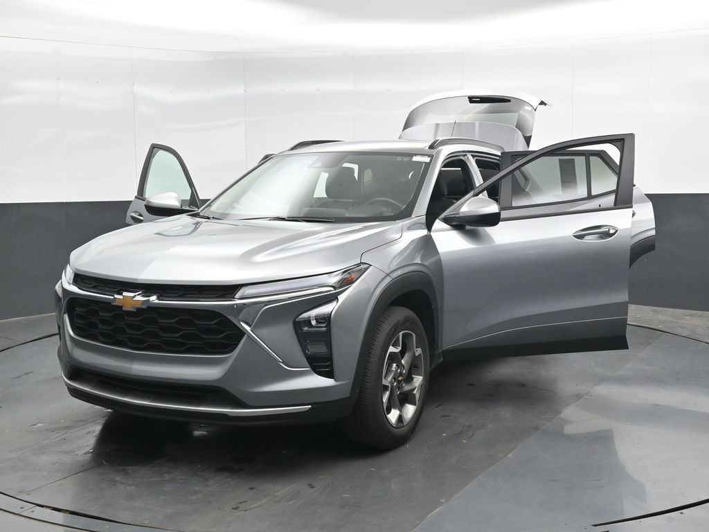 2025 Chevrolet Trax LT - Photo 46