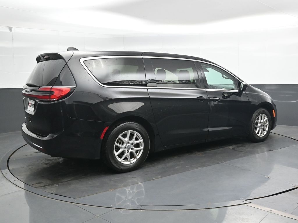 Used 2024 Chrysler Pacifica Touring L Minivan/Van