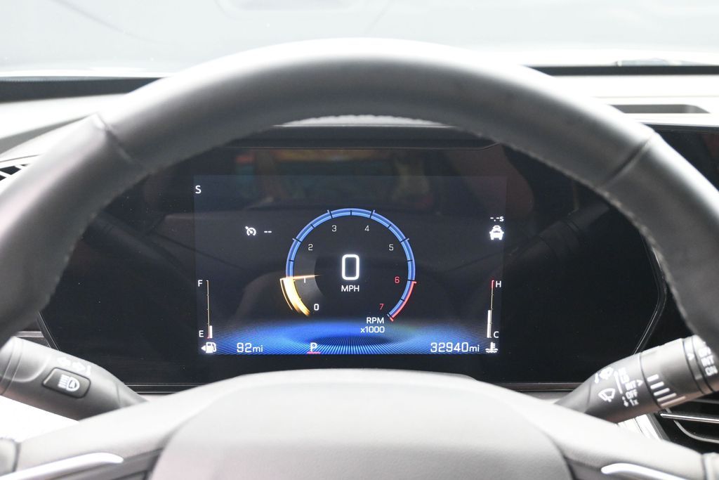 2025 Chevrolet Trax LT - Photo 11