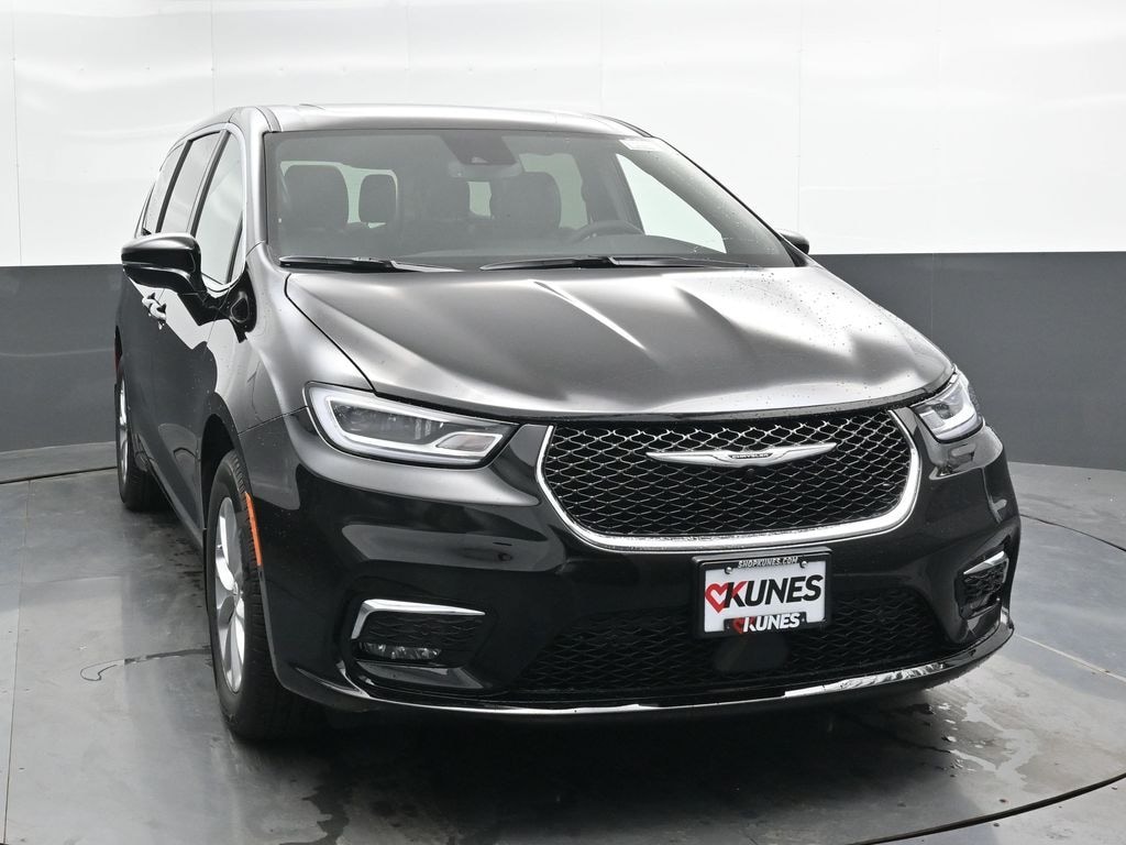 New 2026 Chrysler Pacifica Select Passenger Van