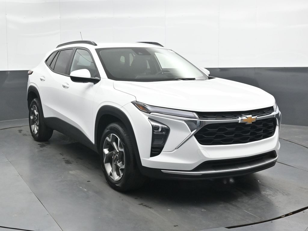 Used 2025 Chevrolet Trax LT SUV