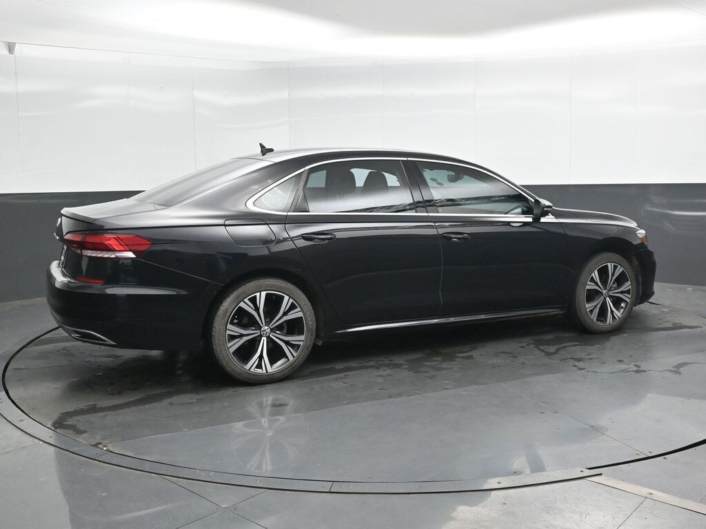 Used 2022 Volkswagen Passat 2.0T SE Sedan