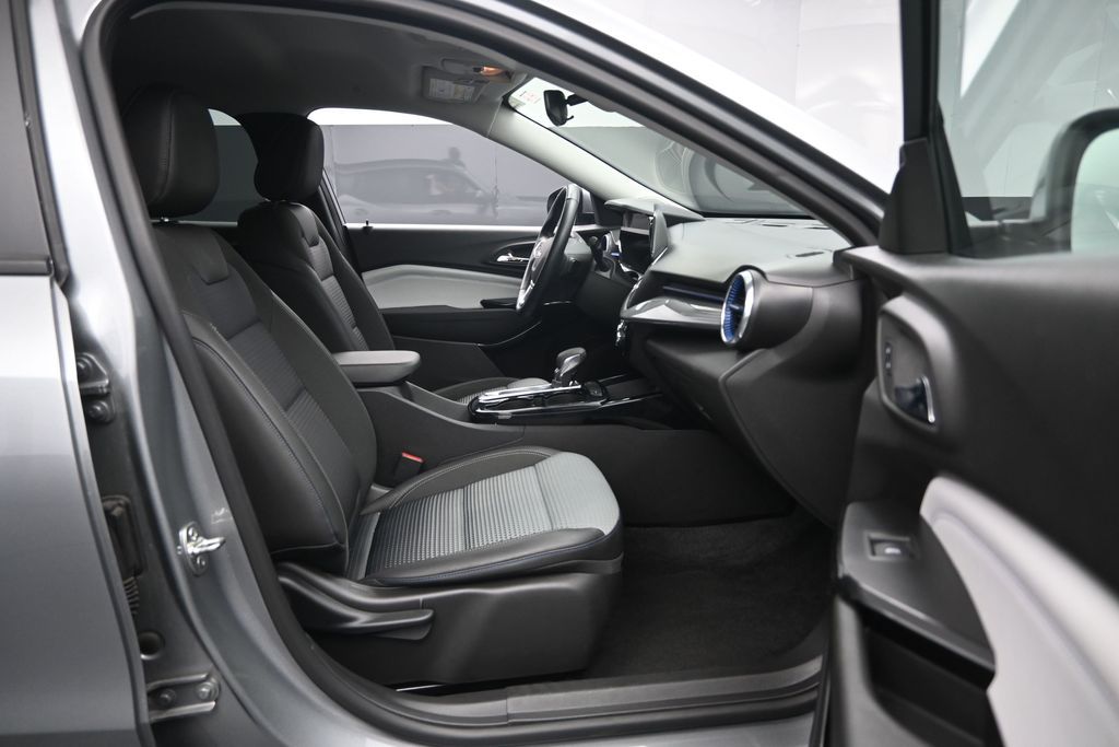 2025 Chevrolet Trax LT - Photo 26