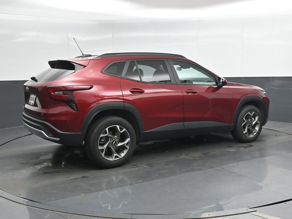 Used 2025 Chevrolet Trax LT SUV