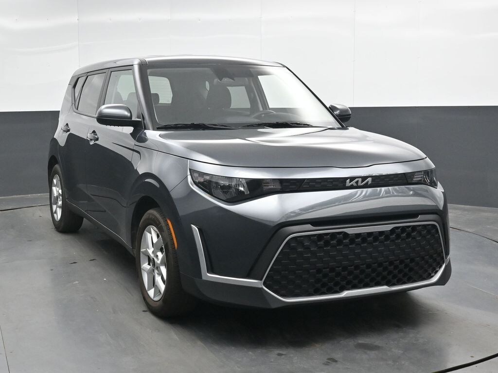 Used 2025 Kia Soul LX Hatchback