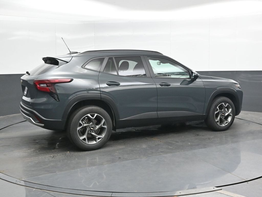 Used 2025 Chevrolet Trax LT SUV
