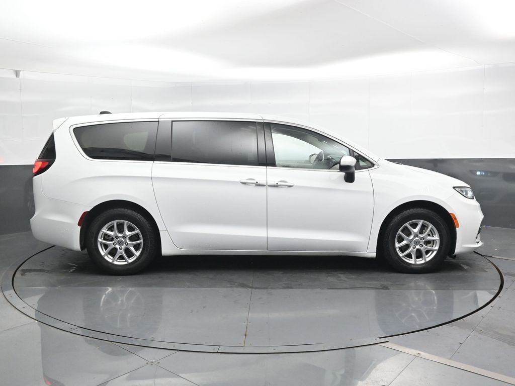 Used 2023 Chrysler Pacifica Touring L Minivan/Van