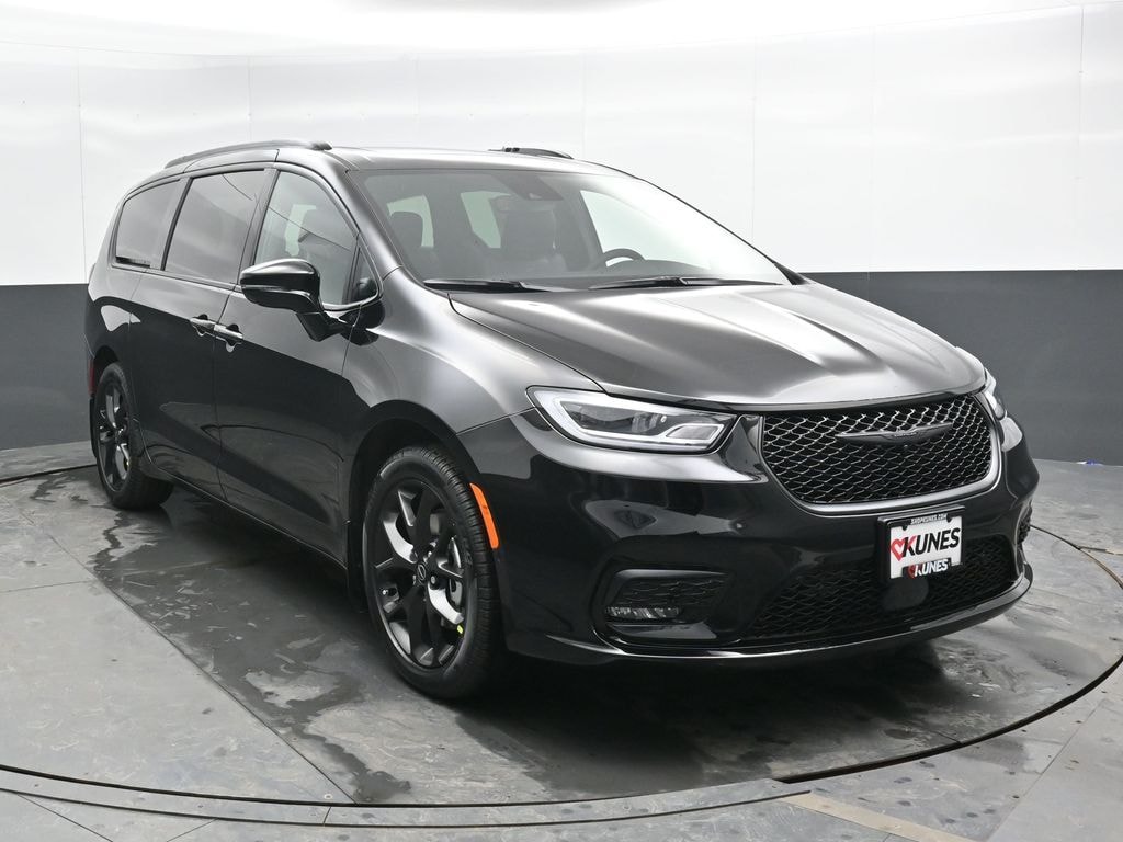 New 2026 Chrysler Pacifica Select Passenger Van