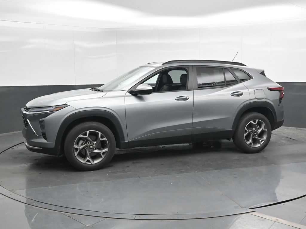 2025 Chevrolet Trax LT - Photo 7