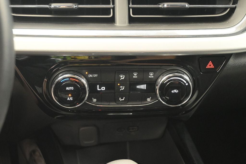 2025 Chevrolet Trax LT - Photo 16