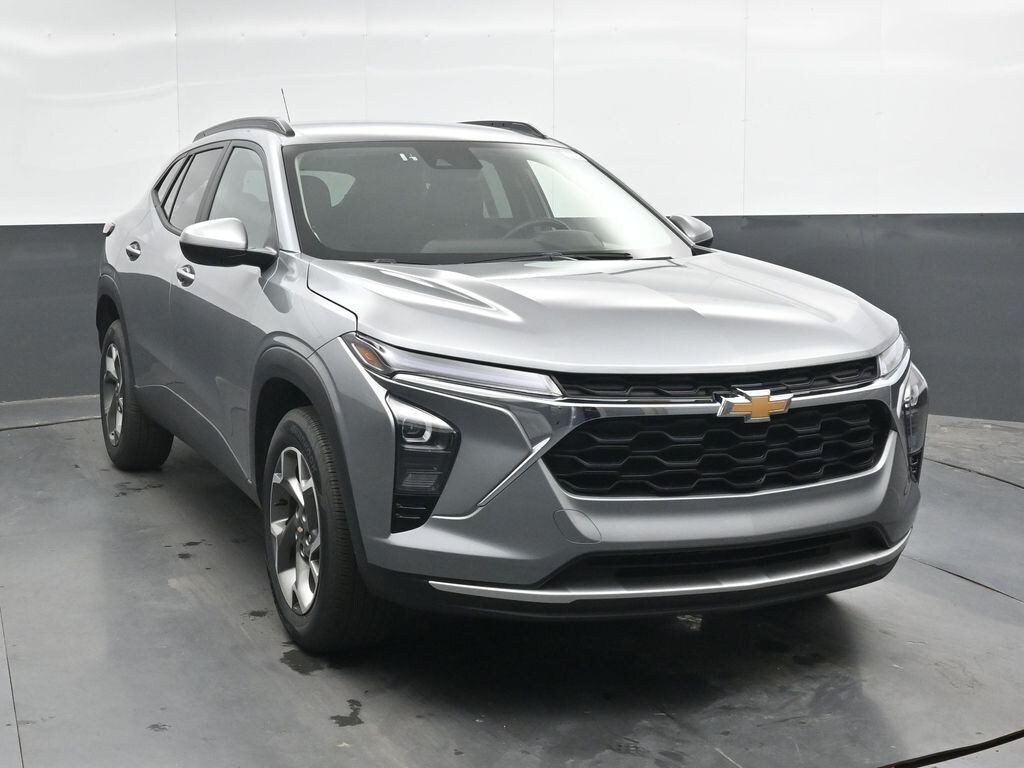 Used 2025 Chevrolet Trax LT SUV