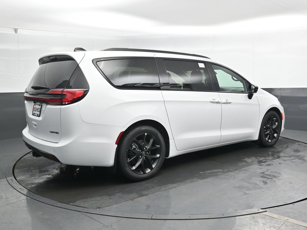 New 2026 Chrysler Pacifica Limited Passenger Van