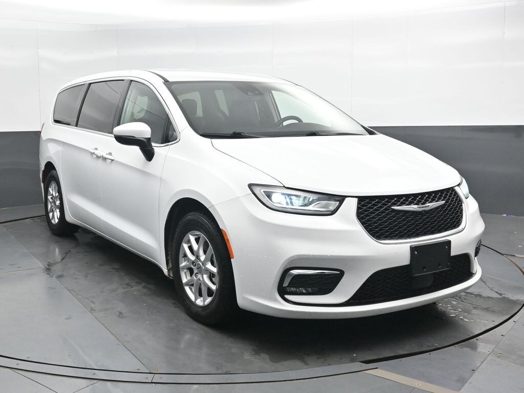 Used 2023 Chrysler Pacifica Touring L Minivan/Van