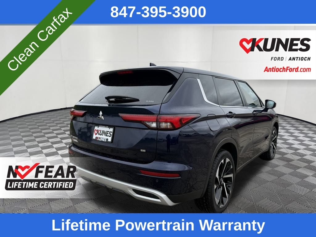 2024 Mitsubishi Outlander SE photo 3