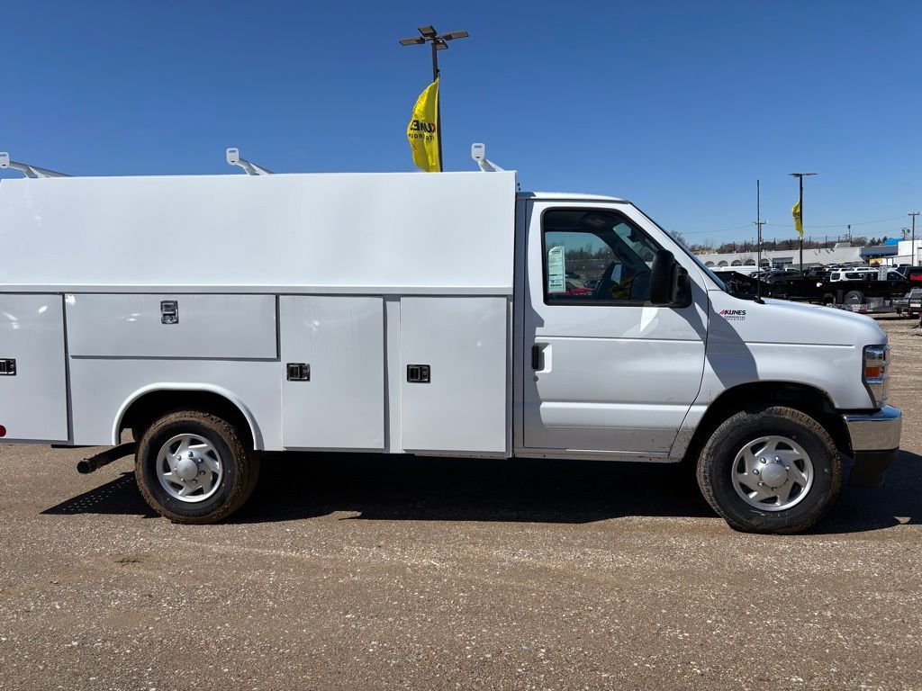 2025 Ford E-350 Base photo 2