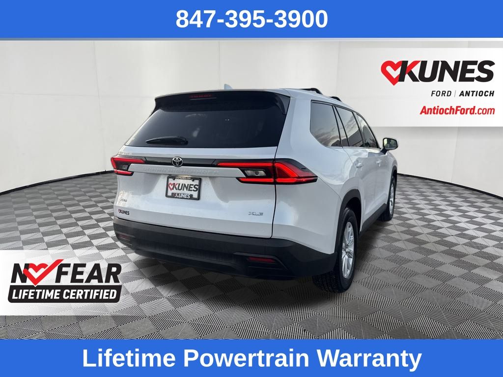 2024 Toyota Grand Highlander XLE photo 3