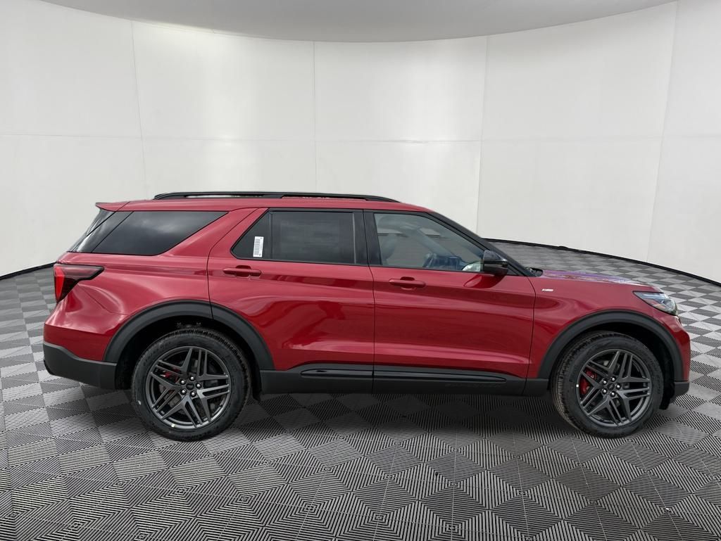2025 Ford Explorer ST-Line photo 2