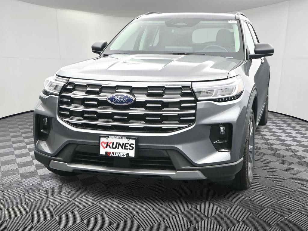 2025 Ford Explorer photo 2